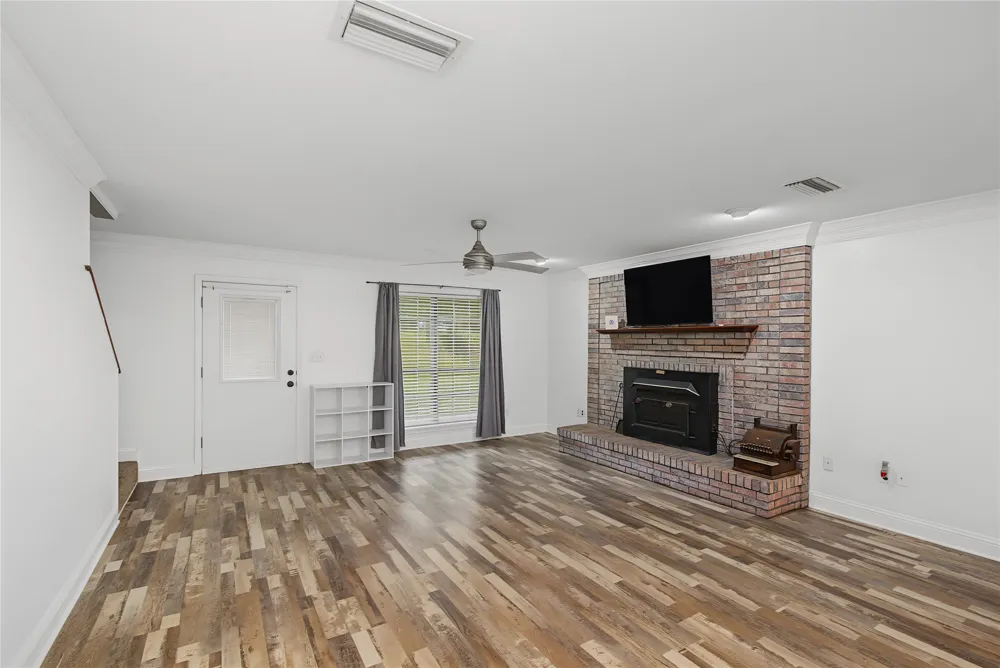 326 Evangeline Drive Elm Grove, LA 71051