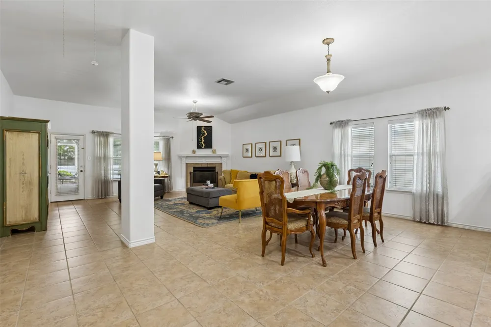 1104 Bell Manor Drive Savannah, TX 76227