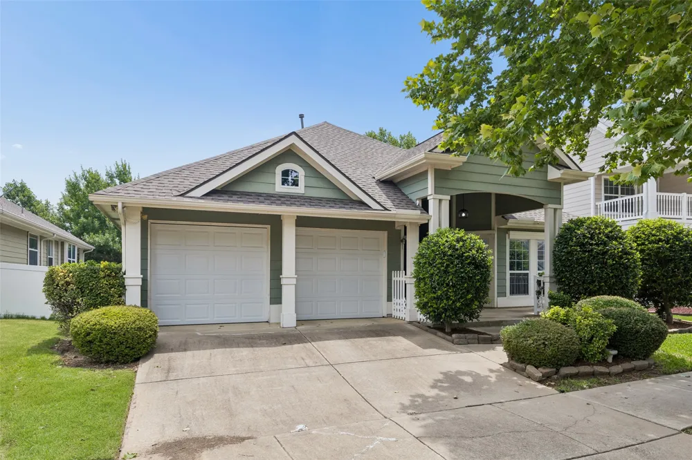 1104 Bell Manor Drive Savannah, TX 76227