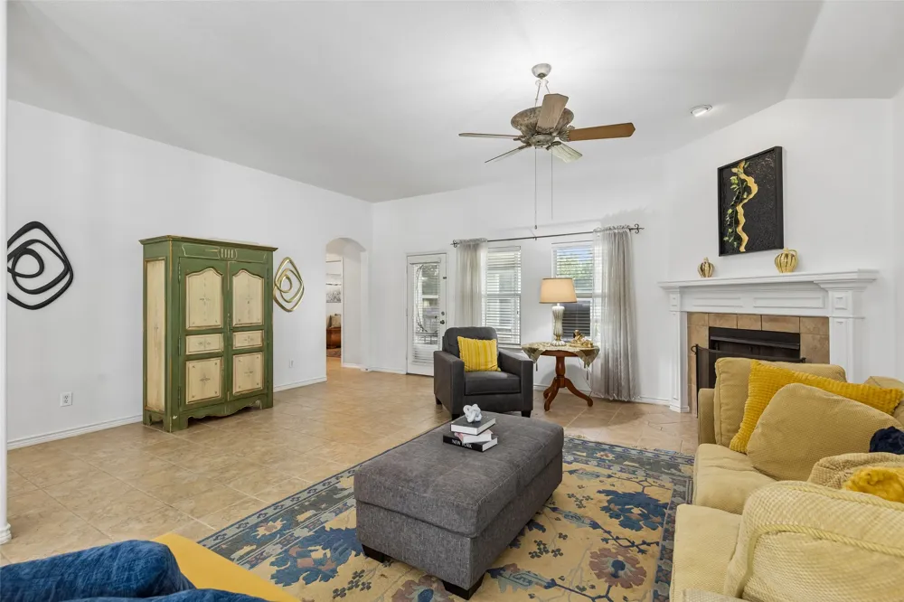 1104 Bell Manor Drive Savannah, TX 76227