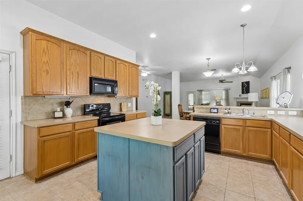 1104 Bell Manor Drive Savannah, TX 76227