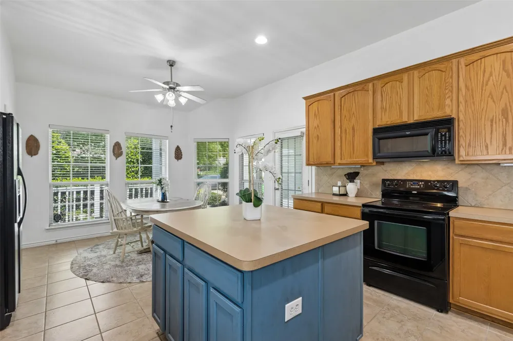 1104 Bell Manor Drive Savannah, TX 76227