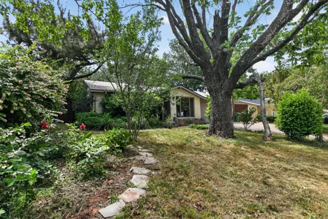 915 Oak Cliff Drive