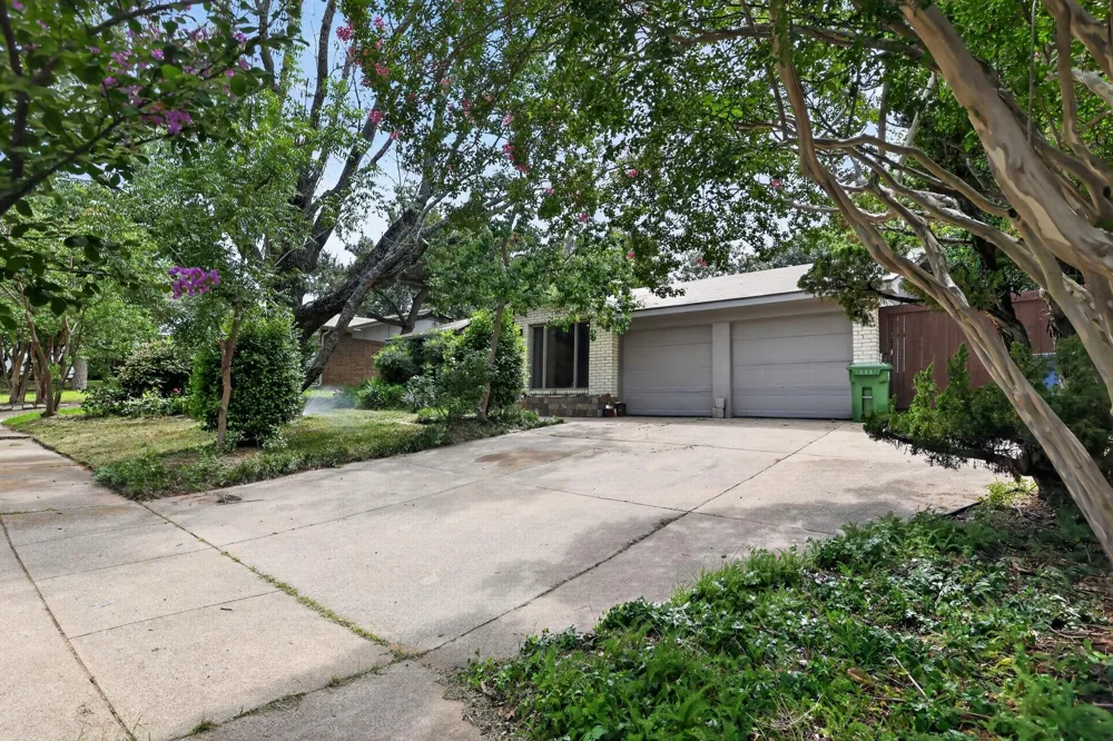 915 Oak Cliff Drive Grapevine, TX 76051