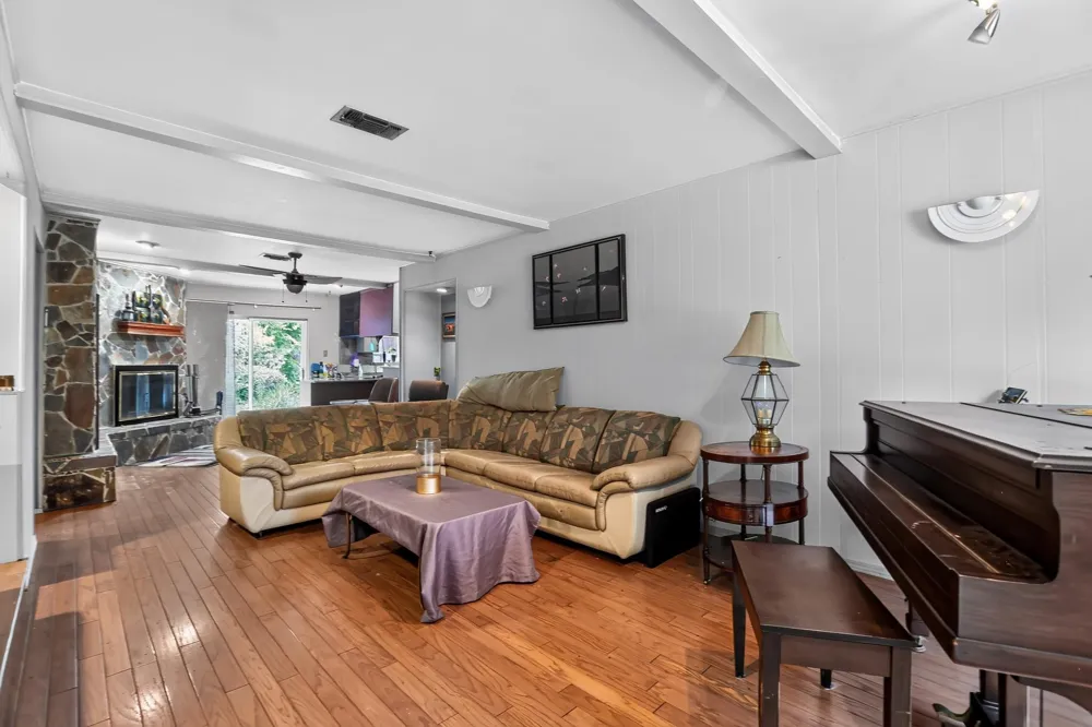915 Oak Cliff Drive Grapevine, TX 76051