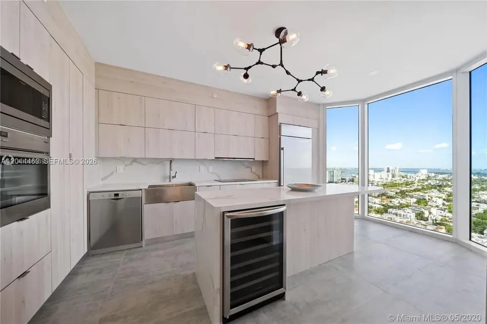 300 S Pointe Dr #3604 Miami Beach, FL 33139