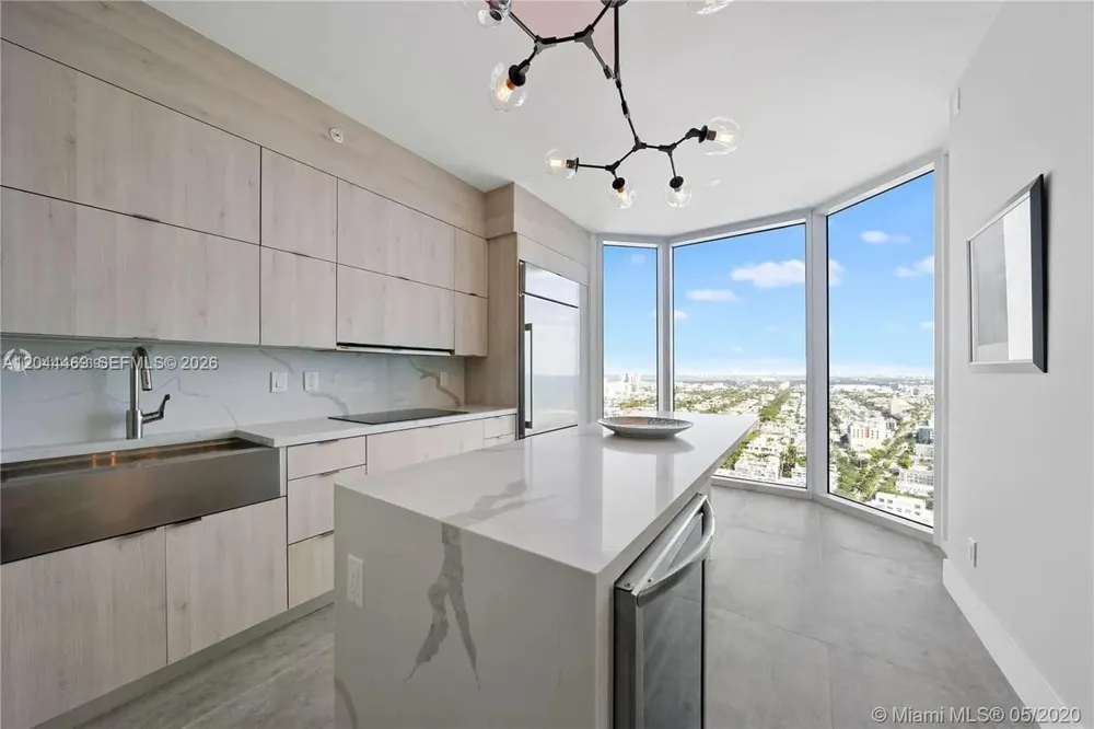 300 S Pointe Dr #3604 Miami Beach, FL 33139