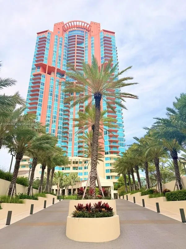 300 S Pointe Dr #3604 Miami Beach, FL 33139