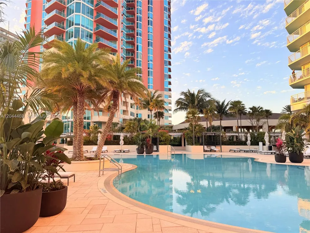 300 S Pointe Dr #3604 Miami Beach, FL 33139