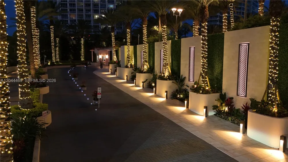 300 S Pointe Dr #3604 Miami Beach, FL 33139