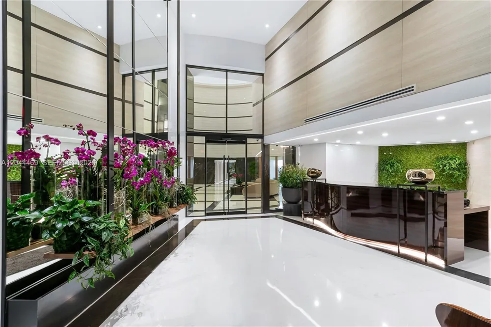300 S Pointe Dr #3604 Miami Beach, FL 33139