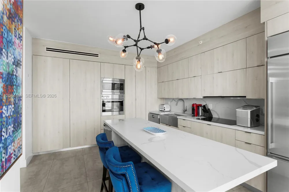 300 S Pointe Dr #3604 Miami Beach, FL 33139