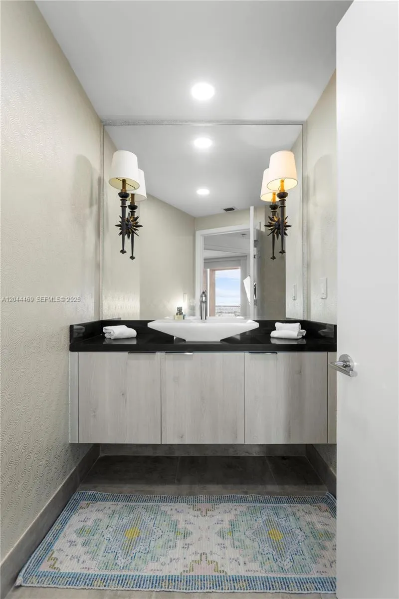 300 S Pointe Dr #3604 Miami Beach, FL 33139