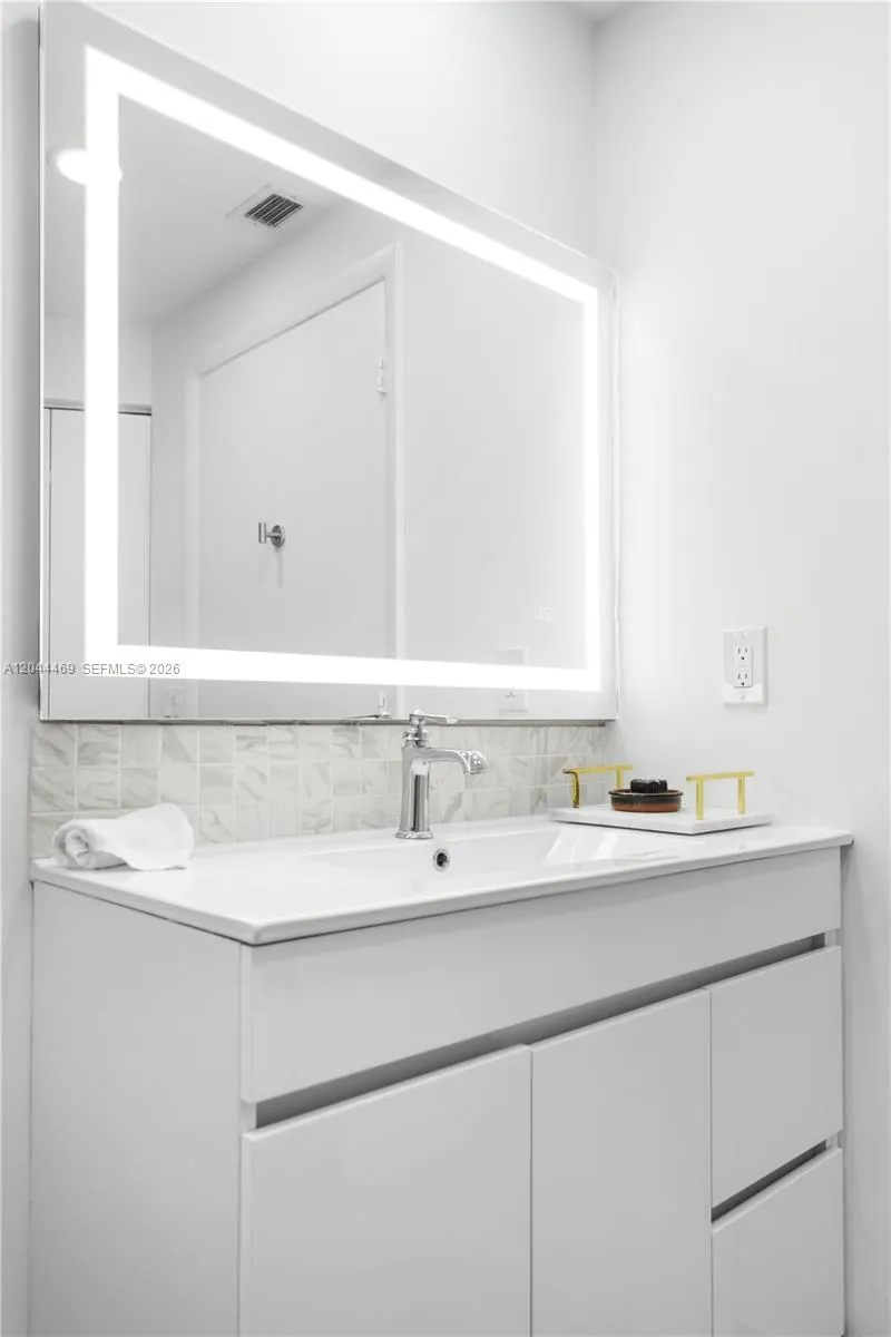 300 S Pointe Dr #3604 Miami Beach, FL 33139