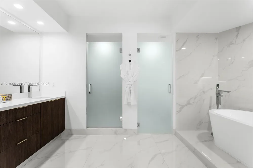 300 S Pointe Dr #3604 Miami Beach, FL 33139