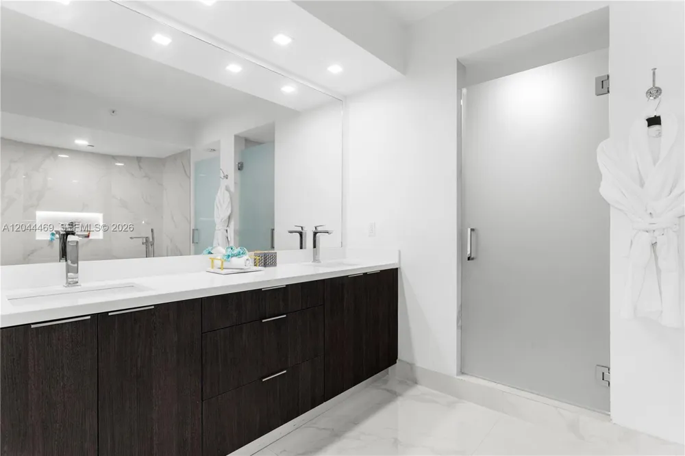 300 S Pointe Dr #3604 Miami Beach, FL 33139