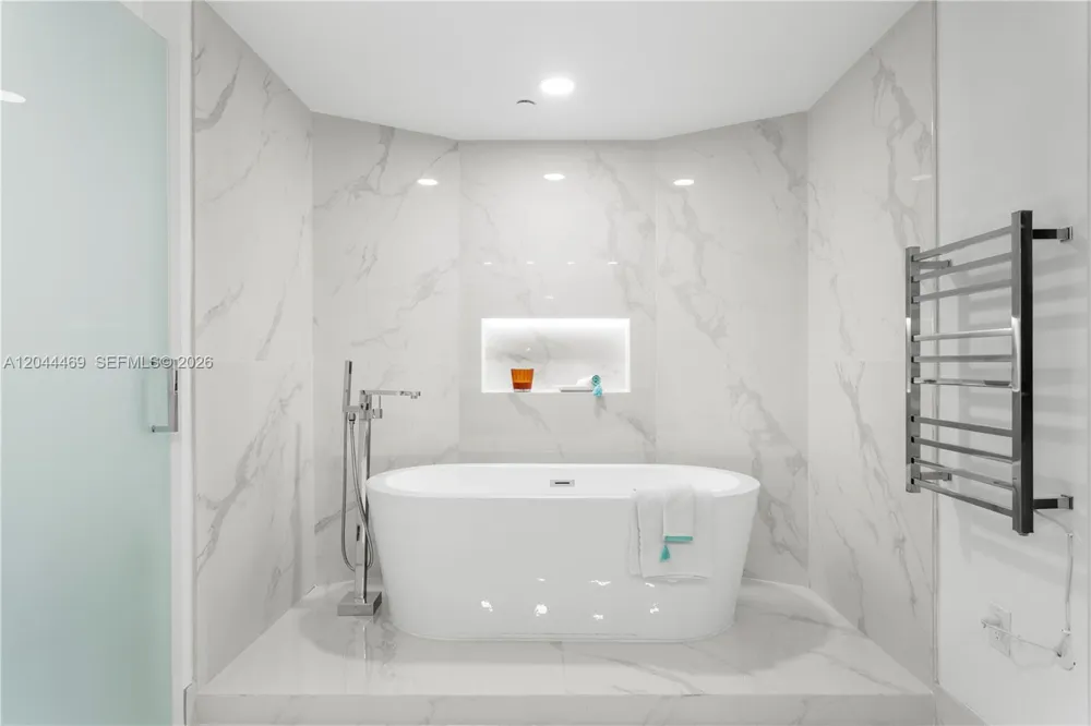 300 S Pointe Dr #3604 Miami Beach, FL 33139