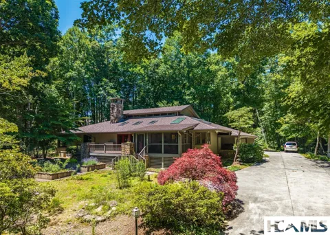 343 Round Hill Road