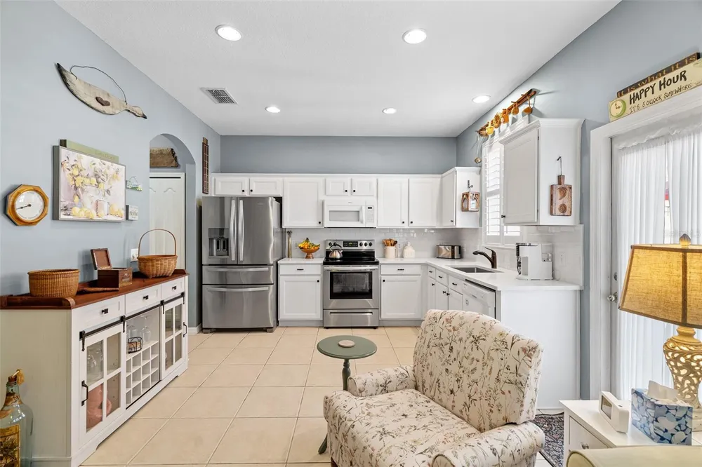 7134 FIVE OAKS DR #4B St Cloud, FL 34773