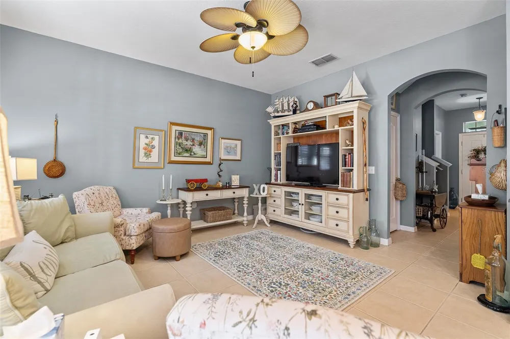 7134 FIVE OAKS DR #4B St Cloud, FL 34773
