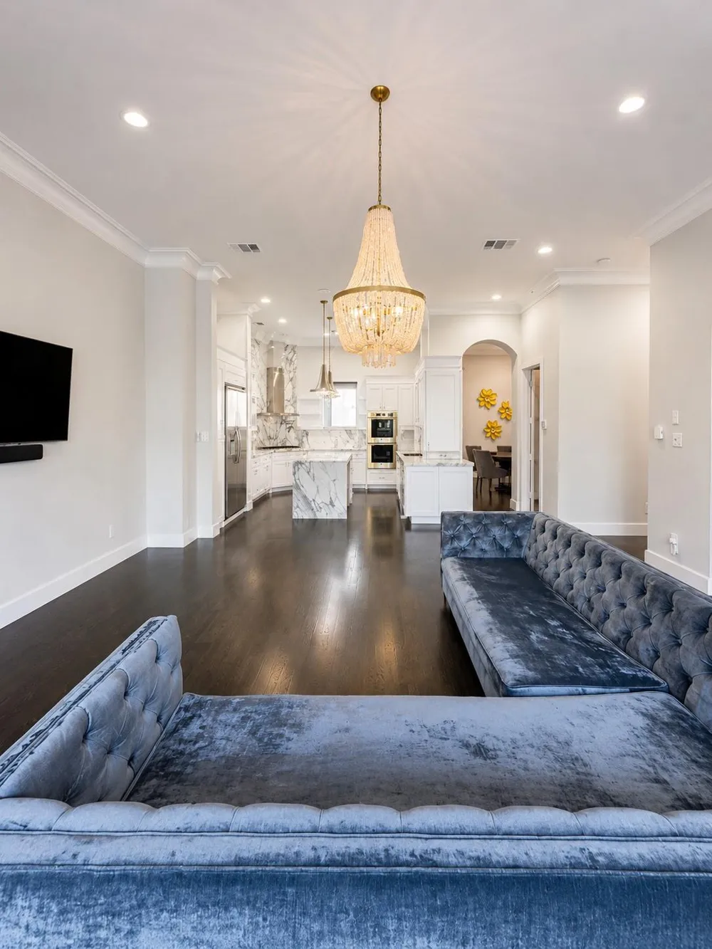 2211 Worthington Street Dallas, TX 75204