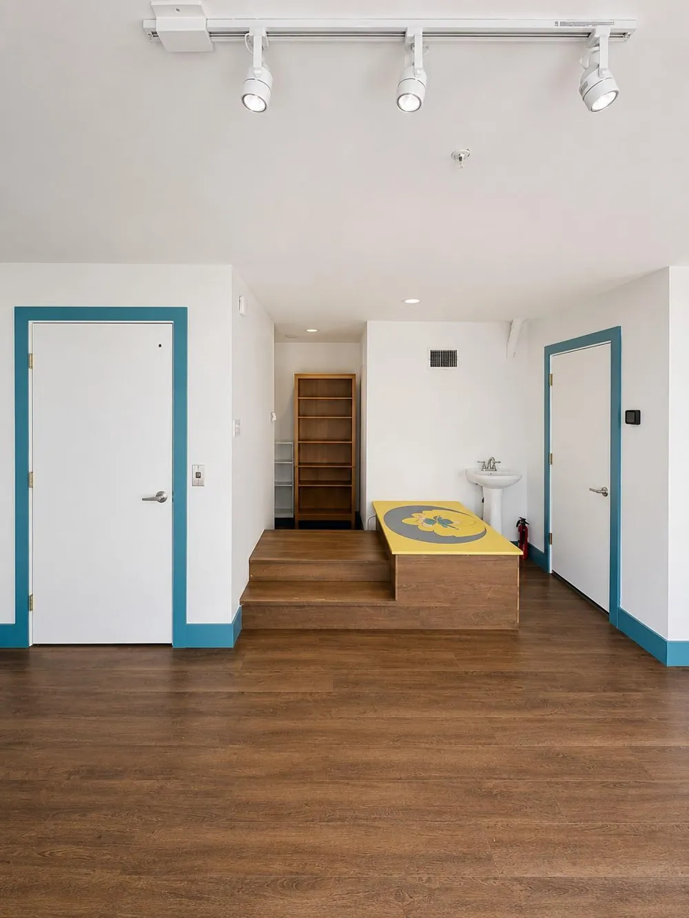 2211 Worthington Street Dallas, TX 75204