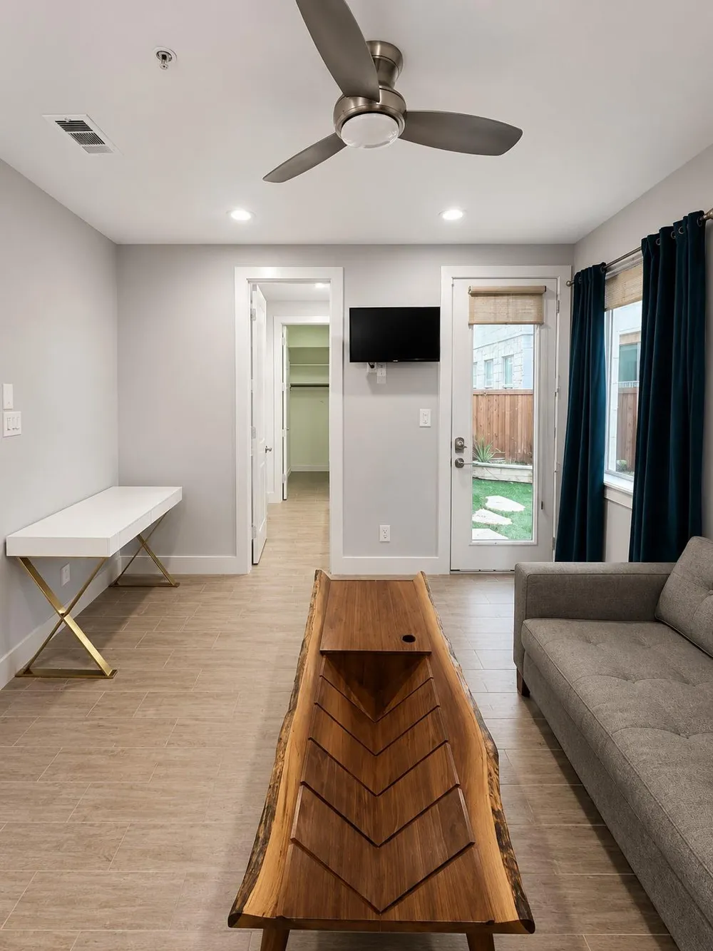 2211 Worthington Street Dallas, TX 75204