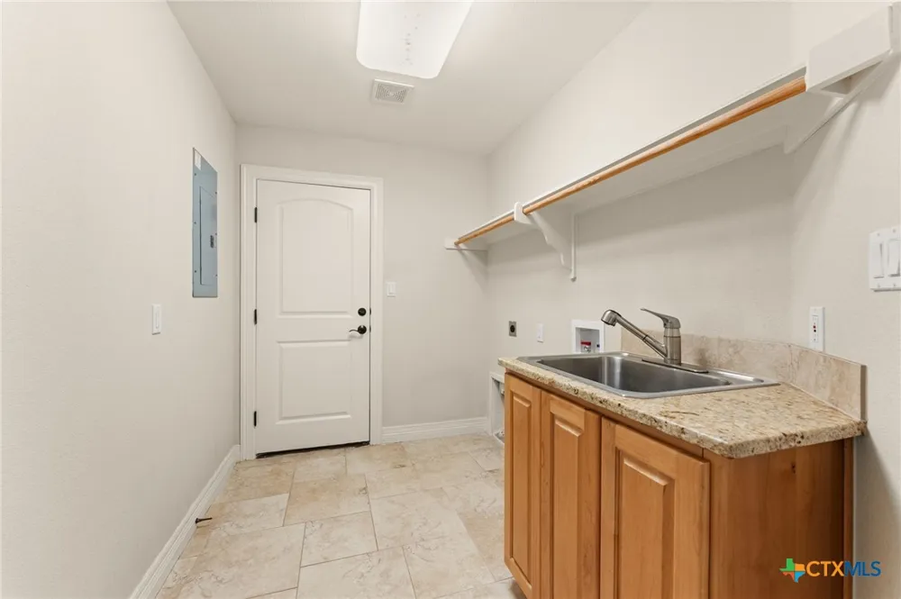 100 Palm Cove Buchanan Dam, TX 78609
