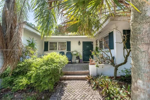 698 NW 7th Ave
