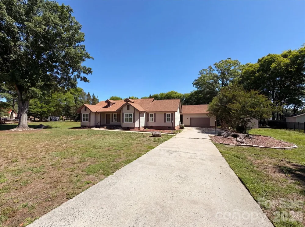 8400 Chestnut Oak Court Harrisburg, NC 28075