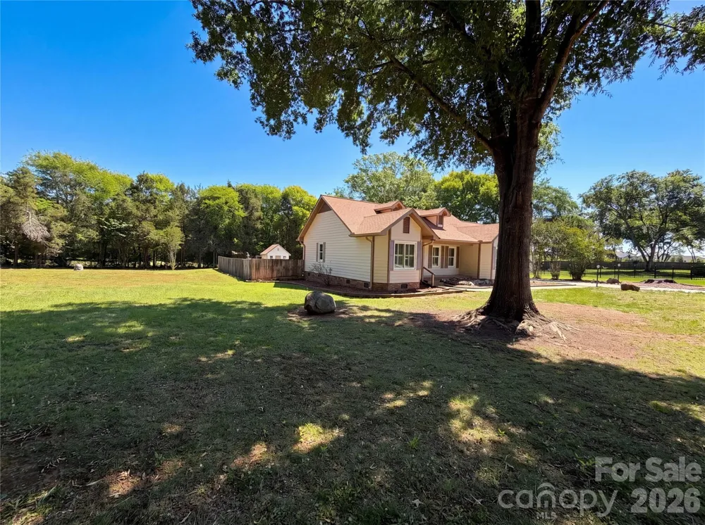8400 Chestnut Oak Court Harrisburg, NC 28075