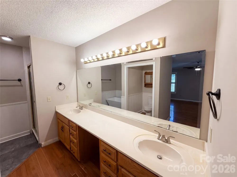 8400 Chestnut Oak Court Harrisburg, NC 28075