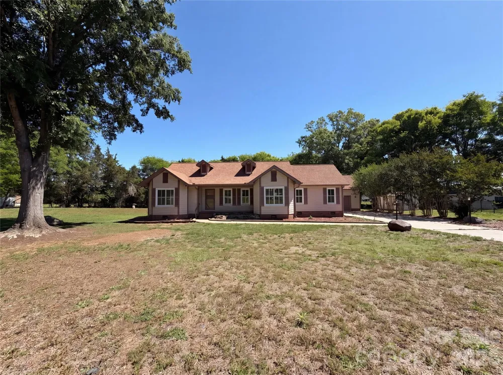 8400 Chestnut Oak Court Harrisburg, NC 28075
