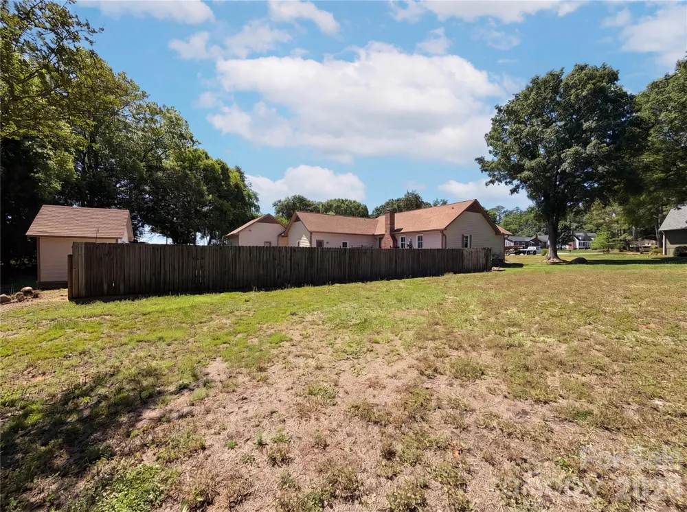 8400 Chestnut Oak Court Harrisburg, NC 28075