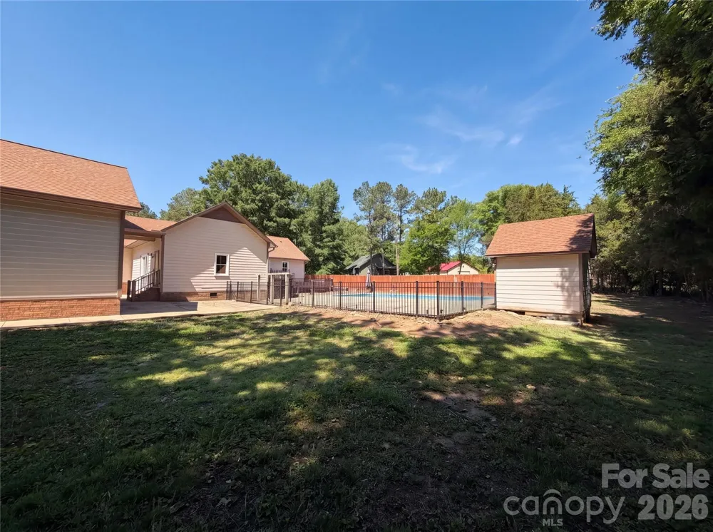 8400 Chestnut Oak Court Harrisburg, NC 28075