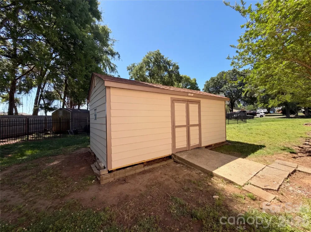 8400 Chestnut Oak Court Harrisburg, NC 28075
