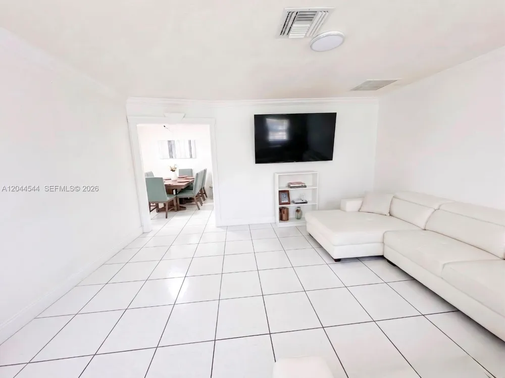 974 SE 1st St #974 Hialeah, FL 33010