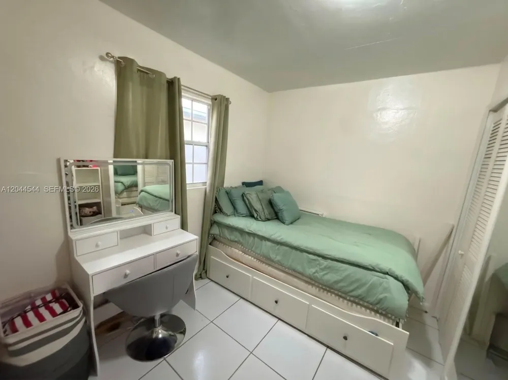 974 SE 1st St #974 Hialeah, FL 33010