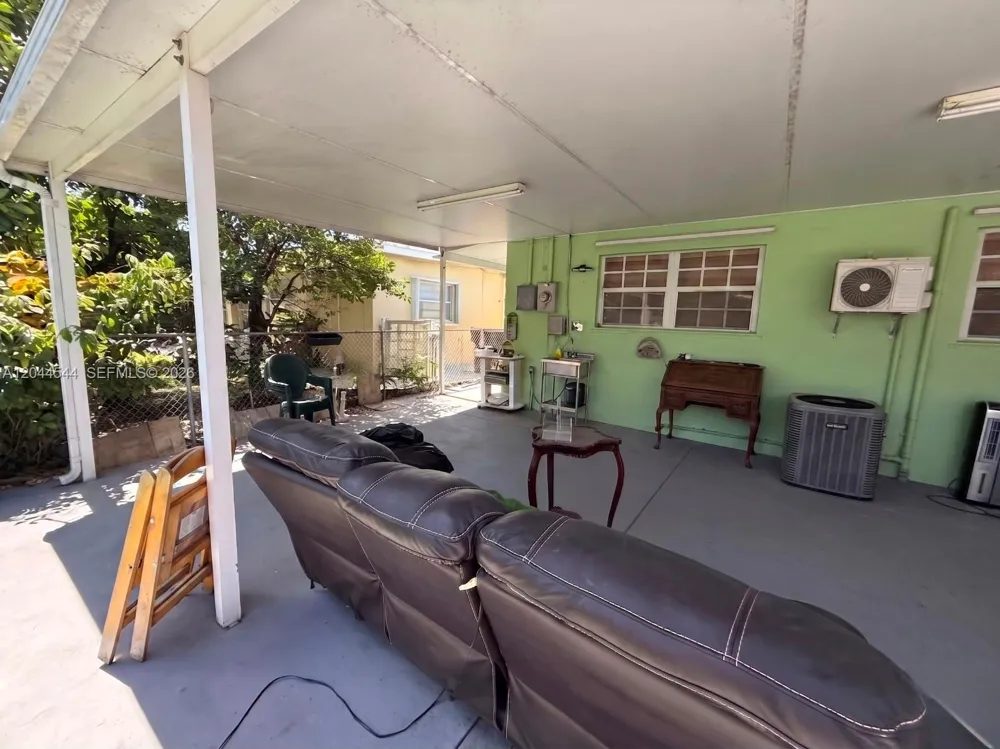 974 SE 1st St #974 Hialeah, FL 33010