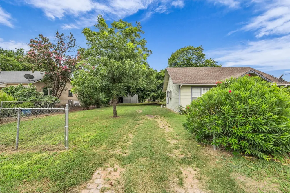 1020 Fisher Street Bellmead, TX 76705