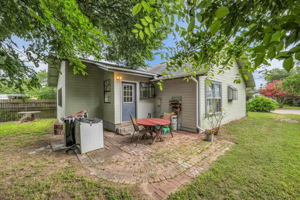 1020 Fisher Street Bellmead, TX 76705