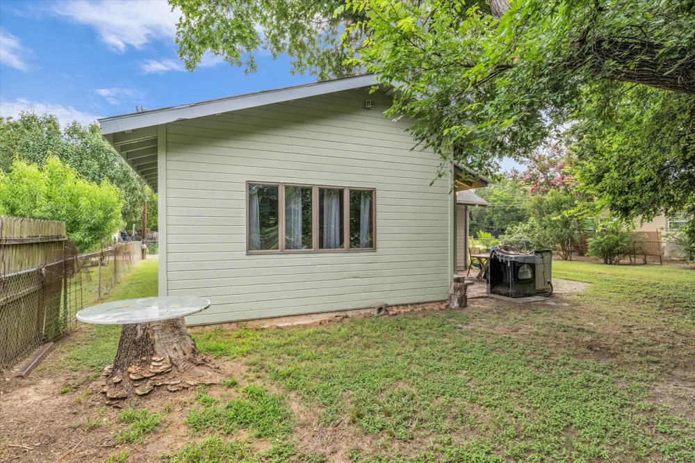 1020 Fisher Street Bellmead, TX 76705