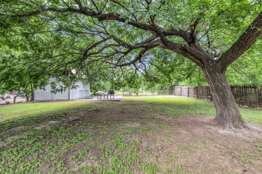 1020 Fisher Street Bellmead, TX 76705