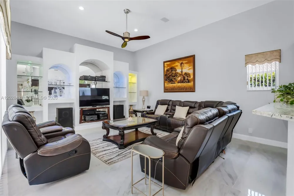 3852 Oak Ridge Cir Weston, FL 33331