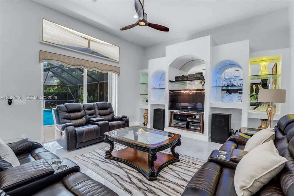 3852 Oak Ridge Cir Weston, FL 33331