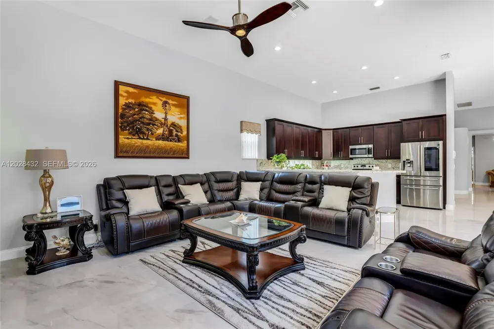 3852 Oak Ridge Cir Weston, FL 33331