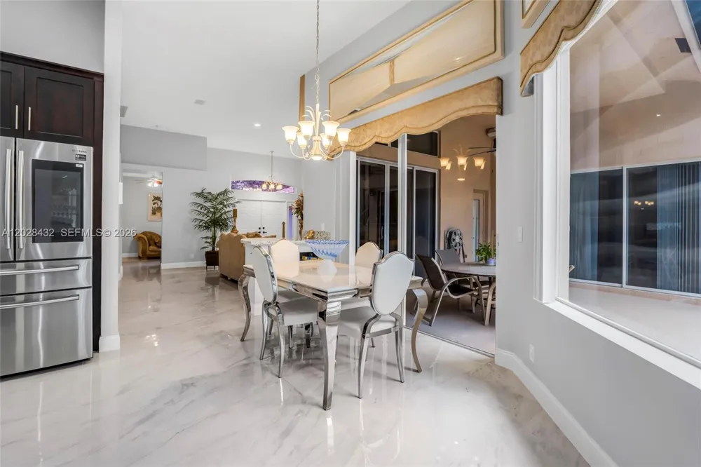 3852 Oak Ridge Cir Weston, FL 33331