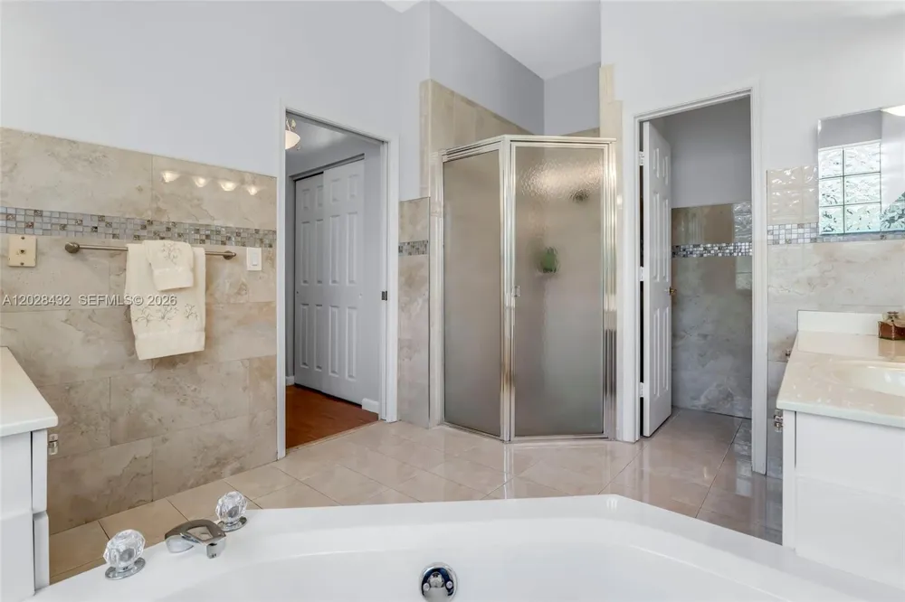 3852 Oak Ridge Cir Weston, FL 33331
