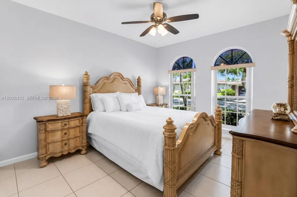 3852 Oak Ridge Cir Weston, FL 33331