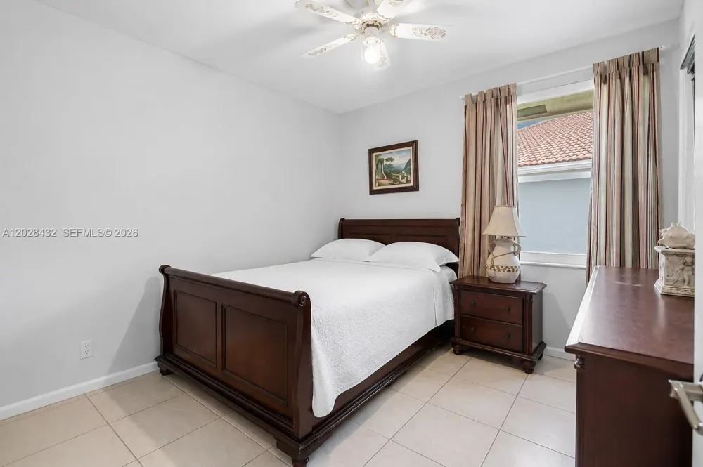 3852 Oak Ridge Cir Weston, FL 33331
